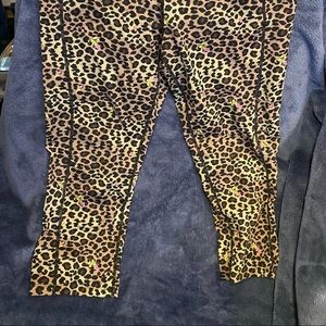 Betsy Johnson leggings with leopard print Calf length
